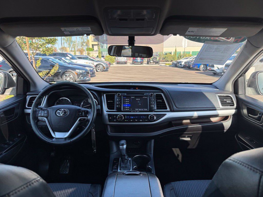Used 2016 Toyota Highlander Plus FWD image 12