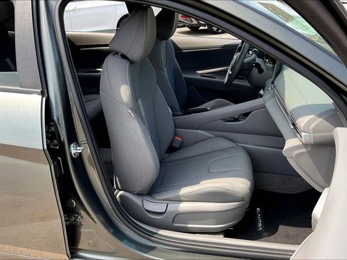 Used 2024 Hyundai Elantra SEL image 31