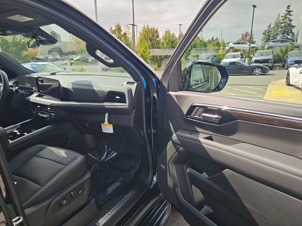 New 2026 Chevrolet Suburban LT w/ Comfort Package AWD/4WD image 12