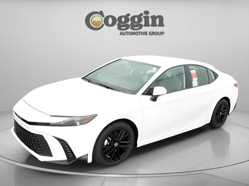 New 2026 Toyota Camry SE image 3