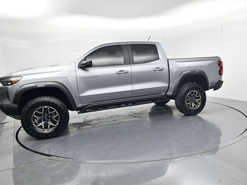Used 2024 Chevrolet Colorado ZR2 w/ Technology Package AWD/4WD image 4