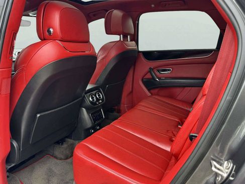 Used 2018 Bentley Bentayga AWD/4WD image 54