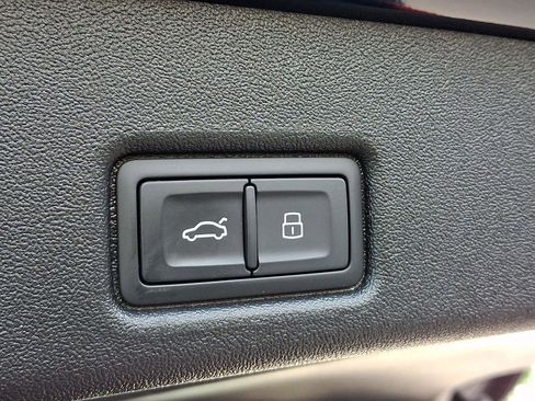 Used 2025 Audi Q5 Prestige AWD/4WD image 30