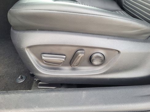 Used 2024 Toyota Camry SE image 11