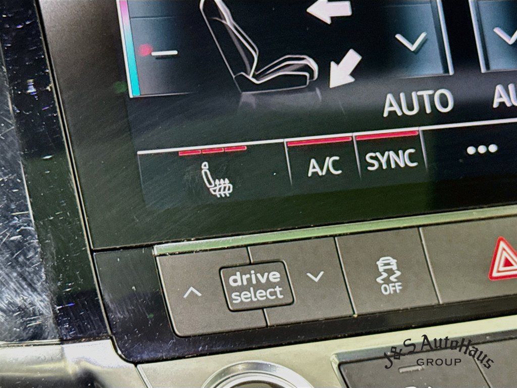 Used 2022 Audi e-tron Premium AWD/4WD image 27