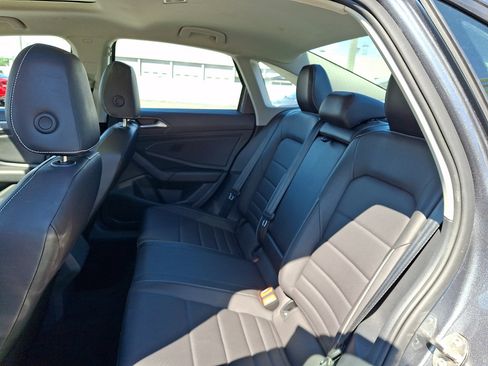 Used 2024 Volkswagen Jetta SE FWD image 20