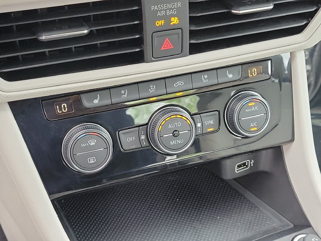 Used 2019 Volkswagen Jetta SEL Premium FWD image 24