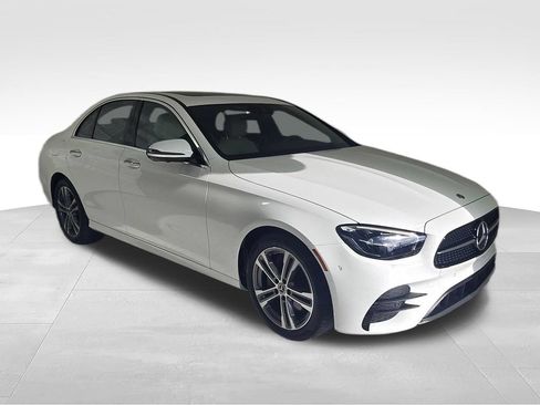 Used 2023 Mercedes-Benz E 350 4MATIC Sedan image 3