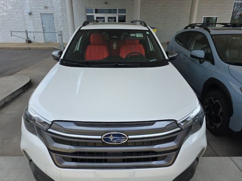 Used 2025 Subaru Forester Premium image 9