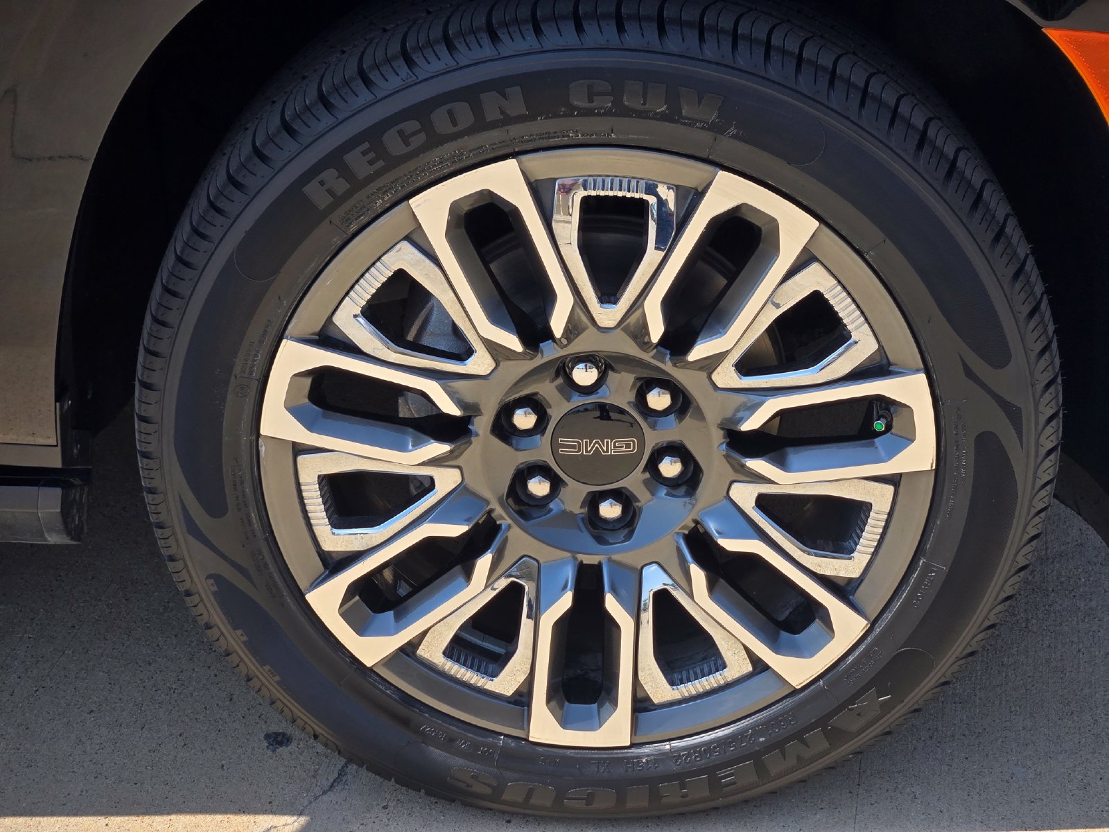 Used 2024 GMC Yukon Denali Ultimate AWD/4WD image 7