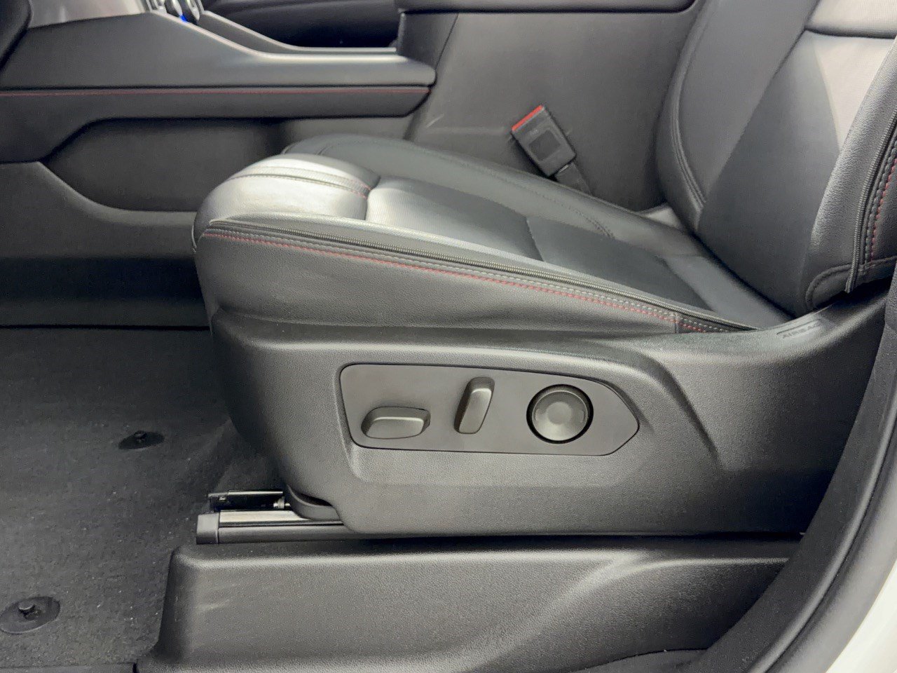 Used 2024 Chevrolet Tahoe RST w/ Luxury Package RWD image 16