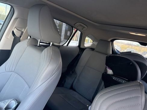 Used 2024 Toyota Venza LE image 8