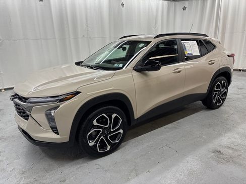 Used 2026 Chevrolet Trax RS w/ Sunroof Package image 1