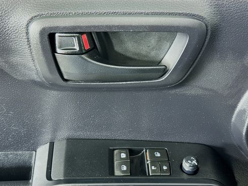 Used 2020 Toyota Tacoma SR image 22