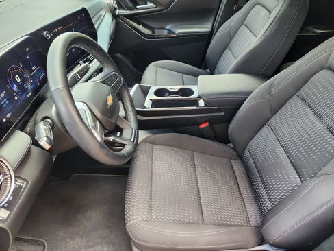 Used 2025 Chevrolet Equinox LT w/ Safety and Technology Package image 12