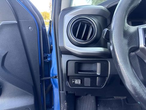 Used 2017 Toyota Tacoma SR5 w/ Tow Package RWD image 19
