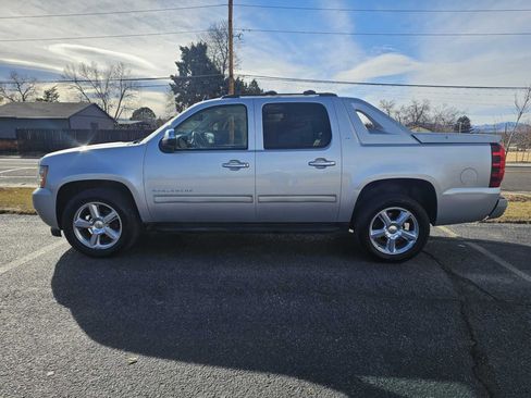 Used 2011 Chevrolet Avalanche LT w/ Regional Value Package image 2