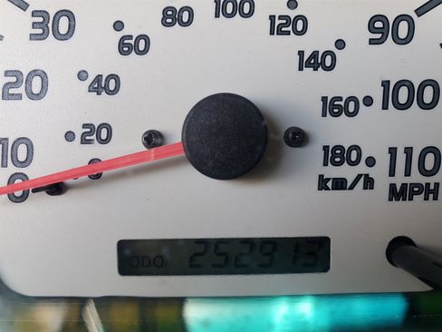 Used 2003 Toyota Tacoma w/ SR5 Package image 16