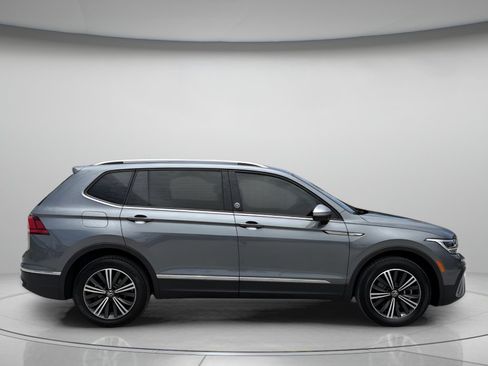 Used 2024 Volkswagen Tiguan Wolfsburg Edition FWD image 2