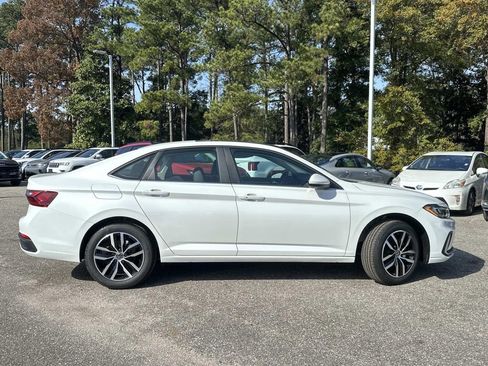 New 2026 Volkswagen Jetta SE image 4