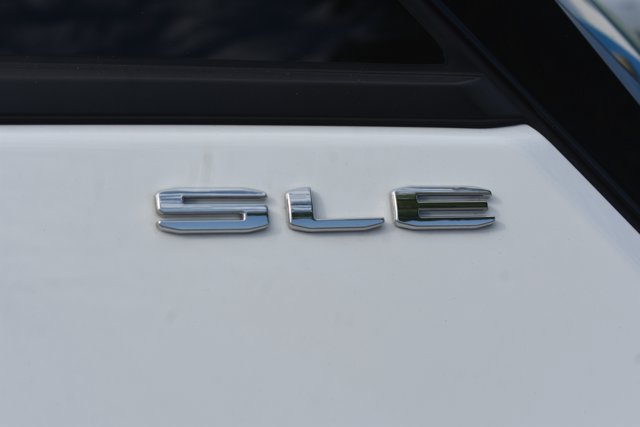 Used 2023 GMC Terrain SLE w/ Driver Convenience Package FWD image 10