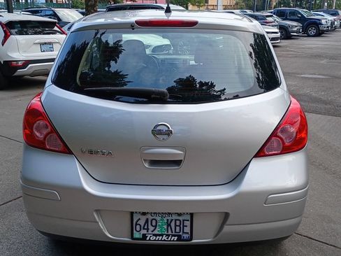 Used 2011 Nissan Versa 1.8 S w/ Plus Pkg FWD image 4