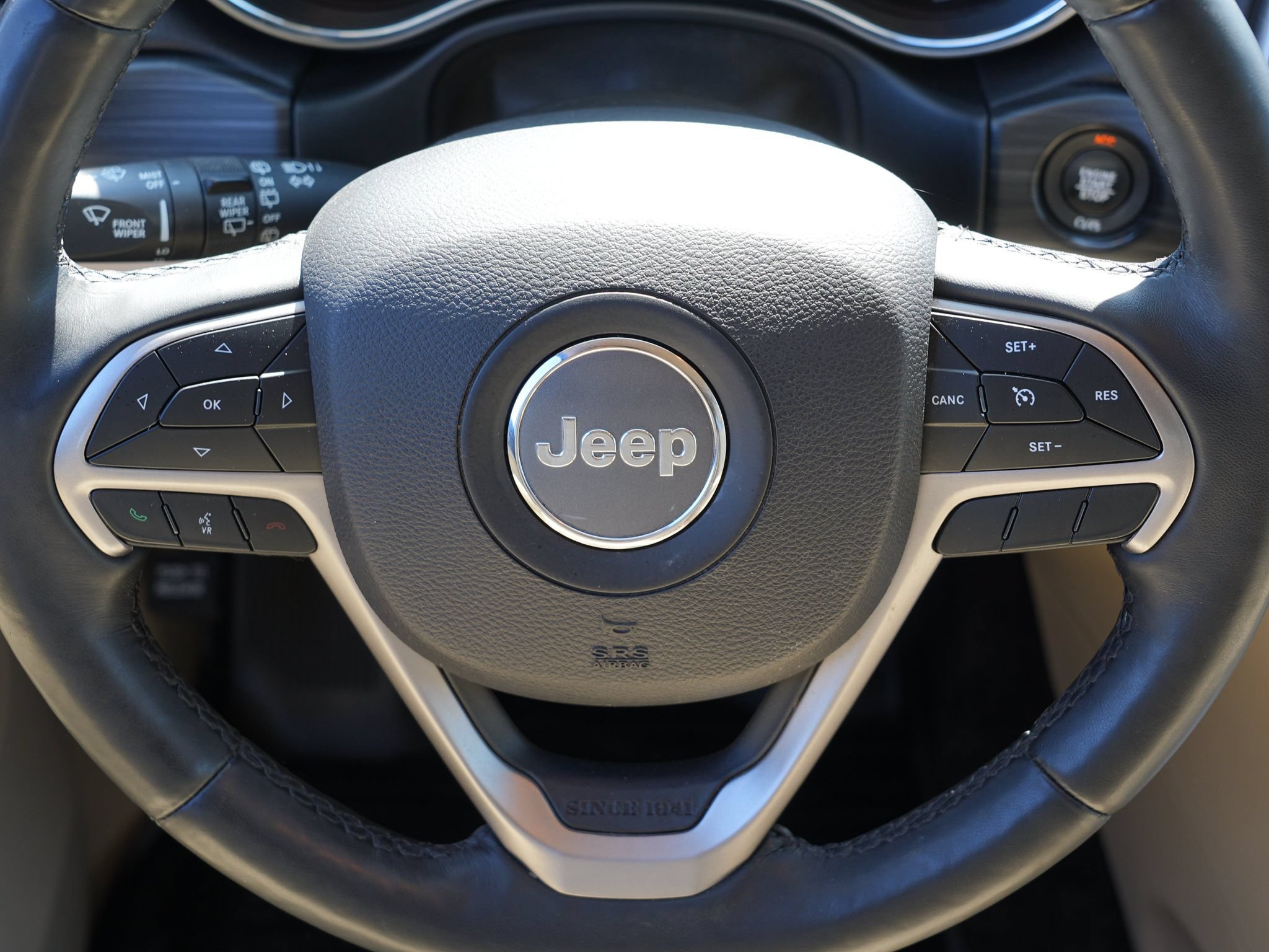 Used 2019 Jeep Grand Cherokee Laredo AWD/4WD image 24