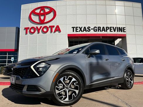 Used 2023 Kia Sportage EX image 2