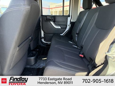 Used 2017 Jeep Wrangler Unlimited Rubicon w/ Cold Weather Group AWD/4WD image 7