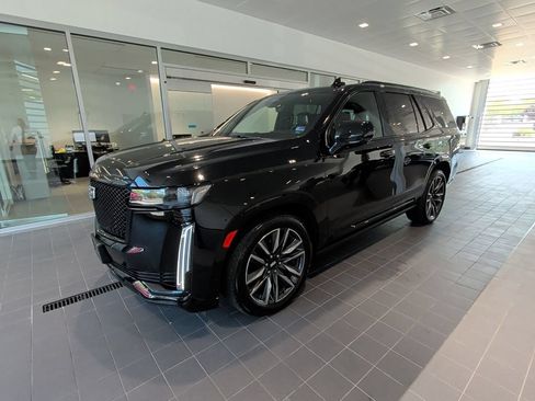 Certified 2022 Cadillac Escalade Sport Platinum w/ Heavy-Duty Trailer Package AWD/4WD image 7