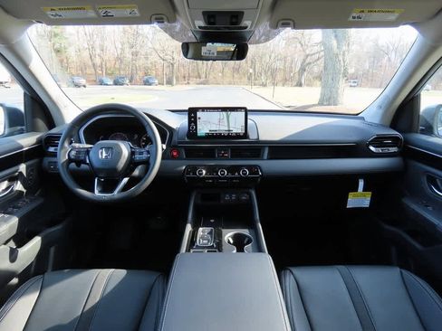 New 2025 Honda Pilot Touring image 19