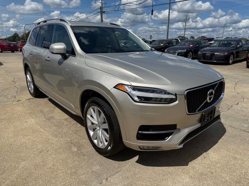 Used 2018 Volvo XC90 T6 Momentum image 4