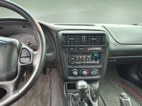 Used 2002 Chevrolet Camaro Z28 w/ SS Performance/Appearance Pkg RWD image 10