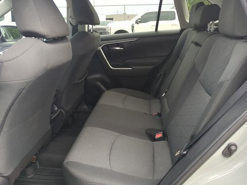 Used 2022 Toyota RAV4 XLE FWD image 12