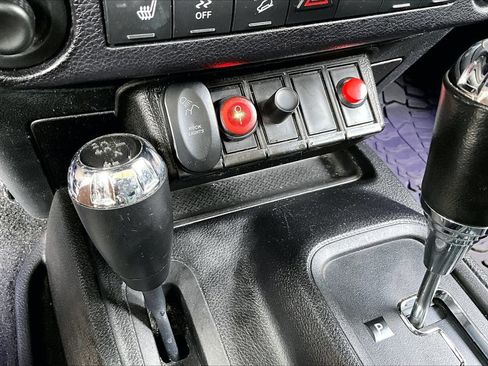 Used 2016 Jeep Wrangler Unlimited Rubicon AWD/4WD image 25