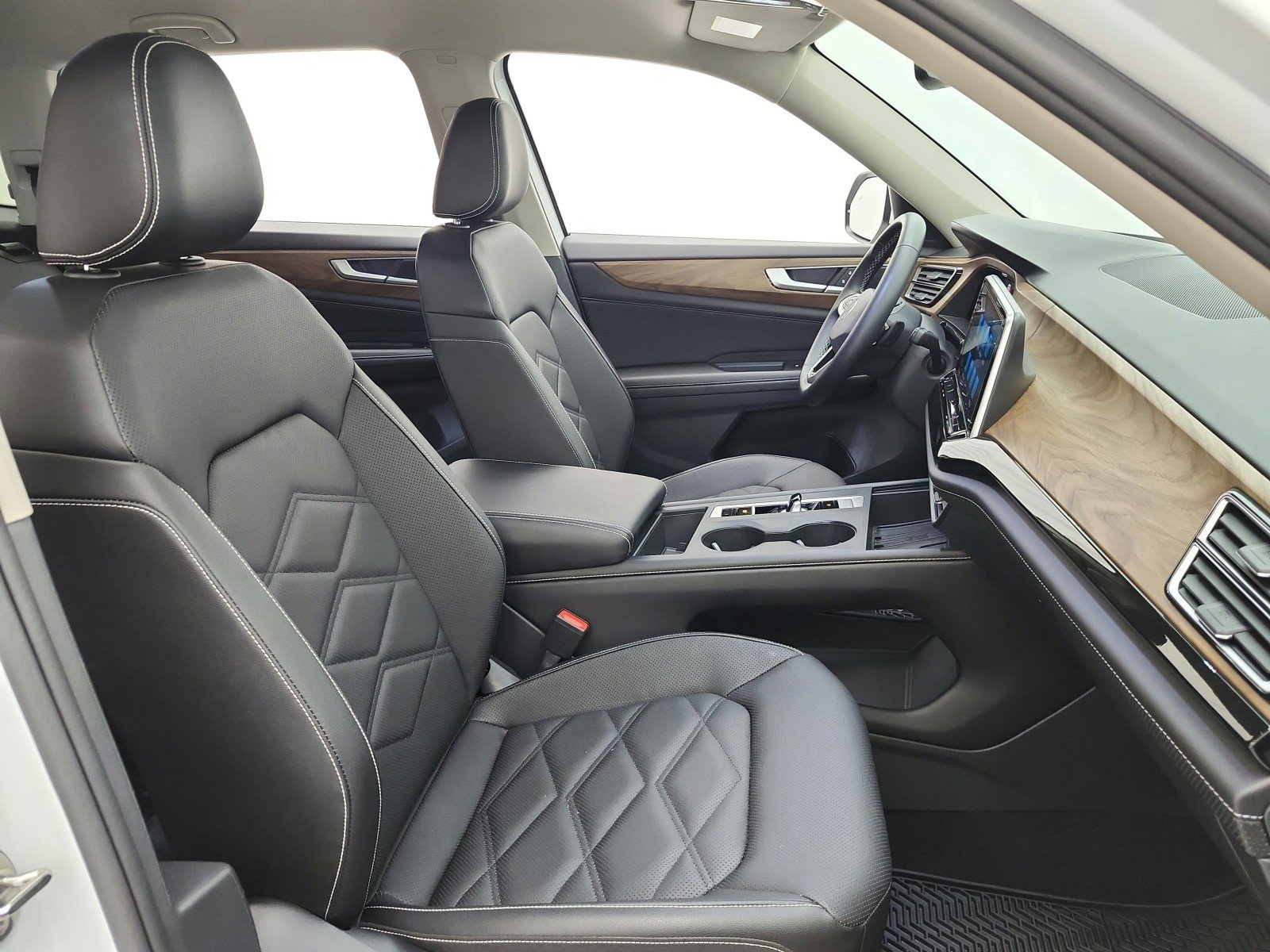 Used 2025 Volkswagen Atlas SE FWD image 18