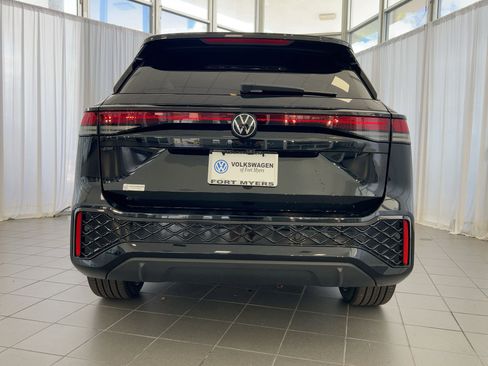 New 2026 Volkswagen Tiguan SE R-Line image 10