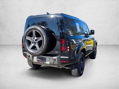 Used 2023 Land Rover Defender 90 X-Dynamic SE image 6