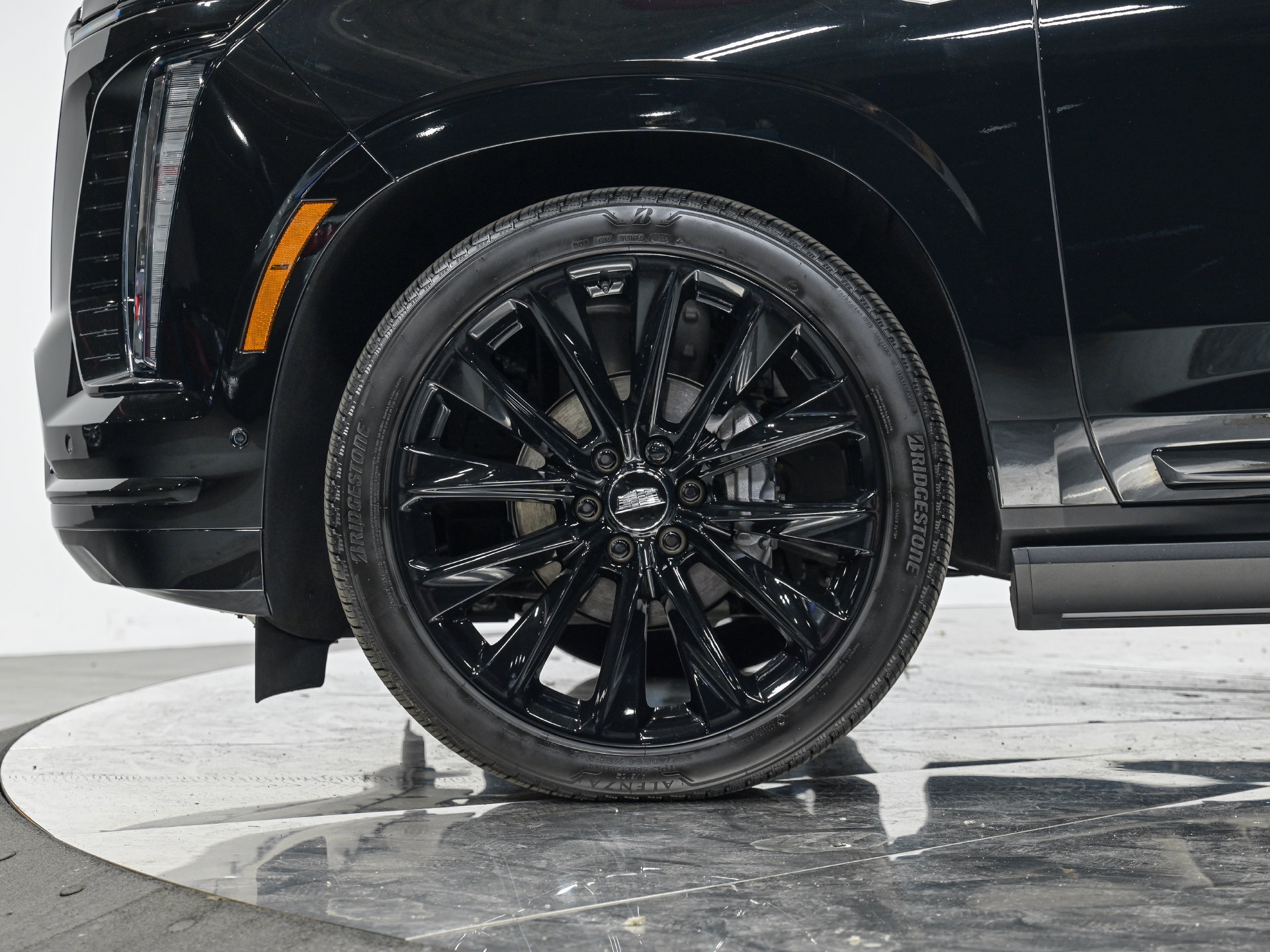 Used 2026 Cadillac Escalade Platinum Sport w/ LPO, ONYX Package AWD/4WD image 3