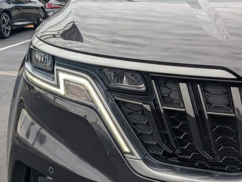 Used 2022 Kia Carnival EX image 9