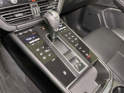 Used 2025 Porsche Macan image 33