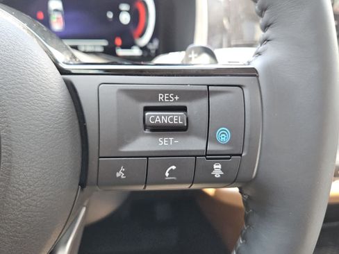 Used 2024 Nissan Pathfinder Platinum FWD image 13