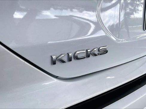 Certified 2024 Nissan Kicks SR w/ SR Premium Package FWD image 8