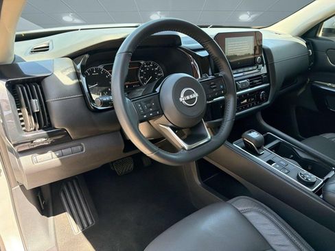 Used 2023 Nissan Pathfinder SV AWD/4WD image 4