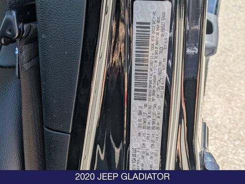 Used 2020 Jeep Gladiator Overland AWD/4WD image 30