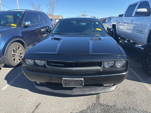 Used 2013 Dodge Challenger SXT Plus image 2