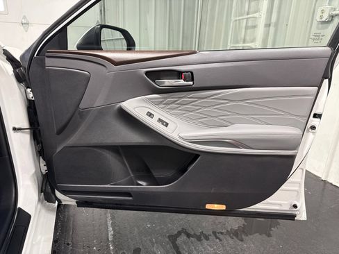 Used 2022 Toyota Avalon Limited w/ Advanced Safety Package FWD image 12