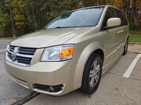 Used 2010 Dodge Grand Caravan SXT image 3