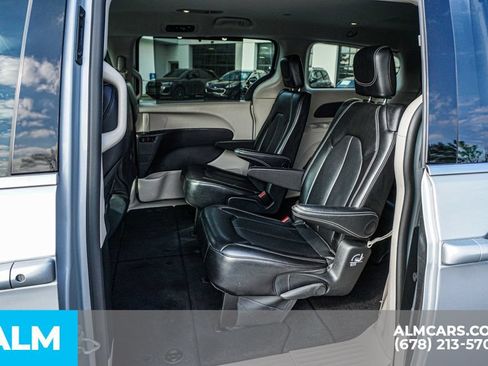 Used 2024 Chrysler Pacifica Touring-L FWD image 20