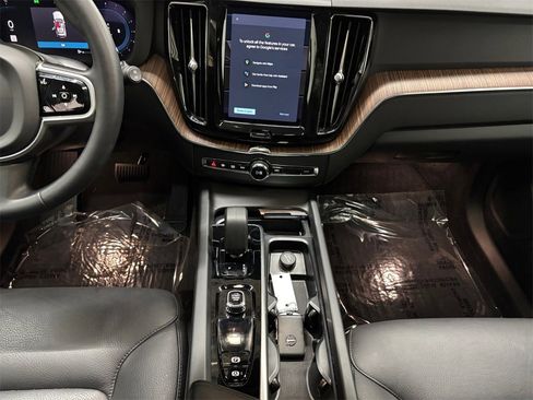 Certified 2023 Volvo XC60 B5 Plus w/ Climate Package image 23